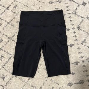 Lululemon womens 10" biker shorts with side pockets